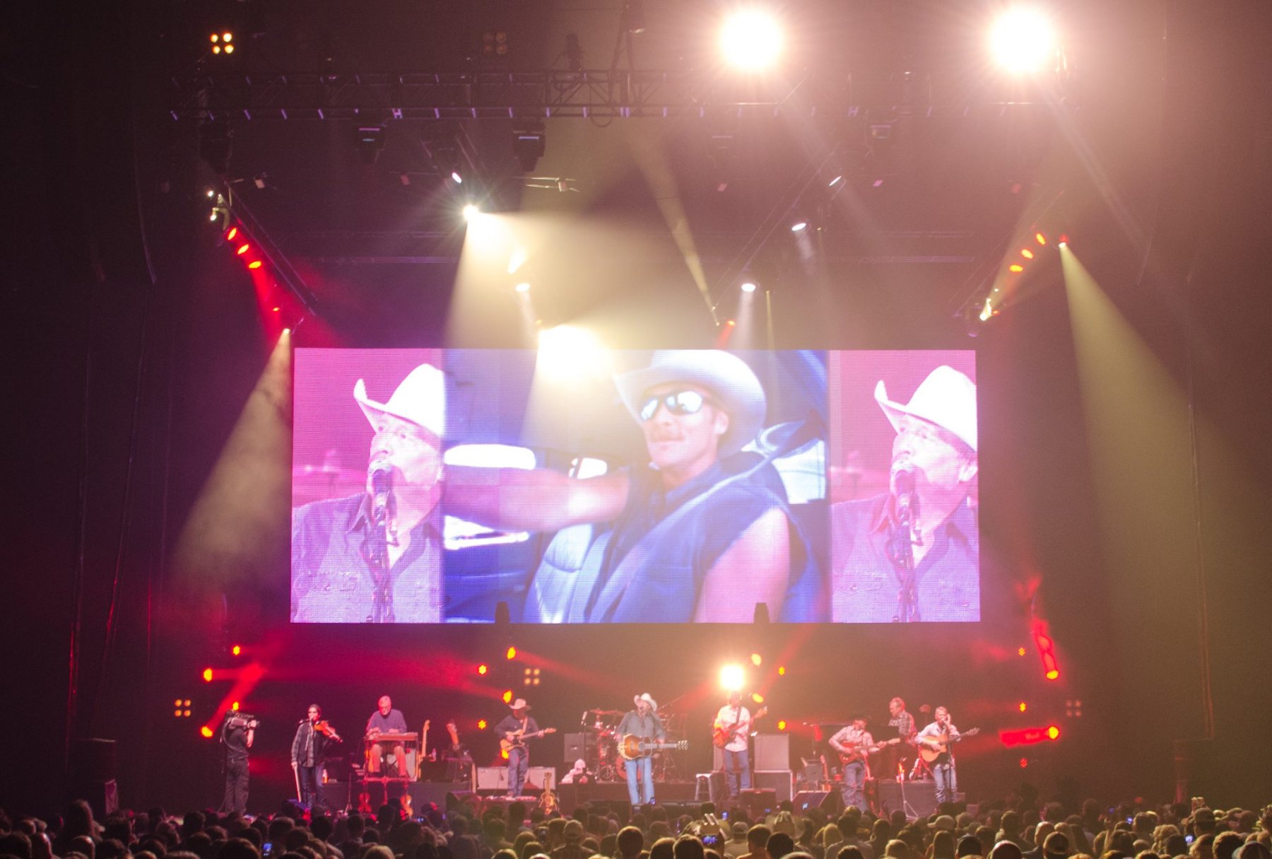 Alan Jackson tour photo