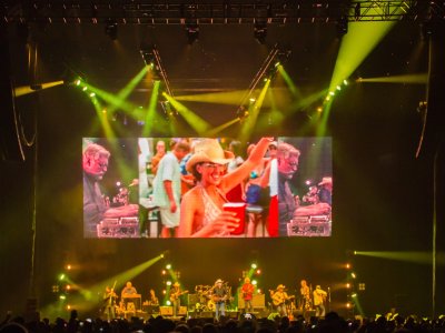 Alan Jackson tour photo