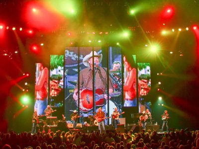 Alan Jackson tour photo