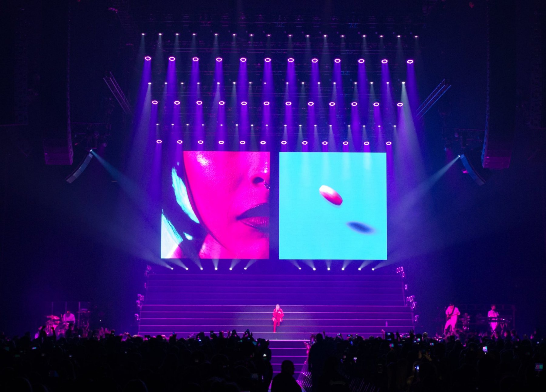 Halsey tour photo