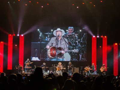 Alan Jackson tour photo