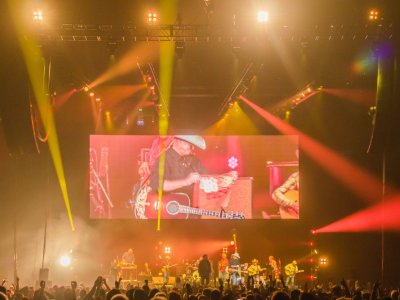 Alan Jackson tour photo