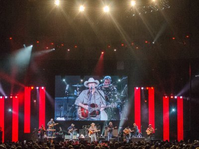 Alan Jackson tour photo