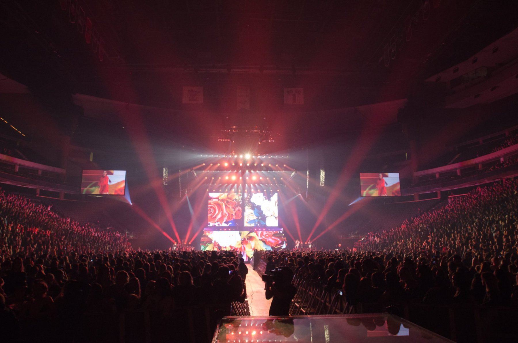 Halsey tour photo