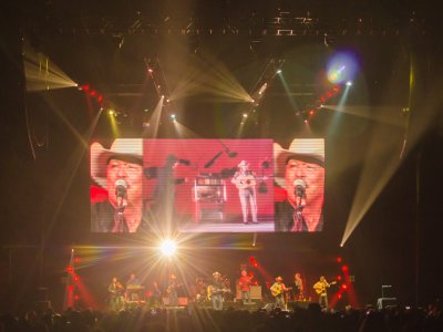 Alan Jackson tour photo