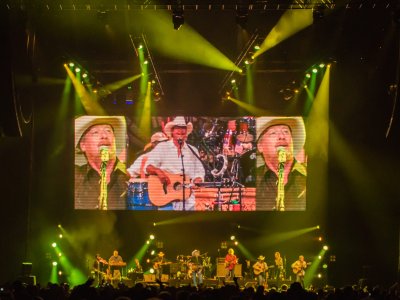 Alan Jackson tour photo