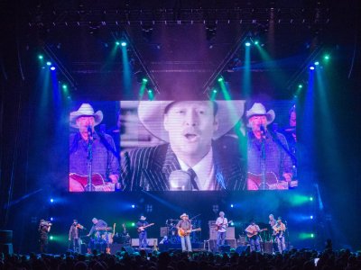 Alan Jackson tour photo