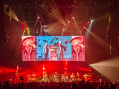 Alan Jackson tour photo