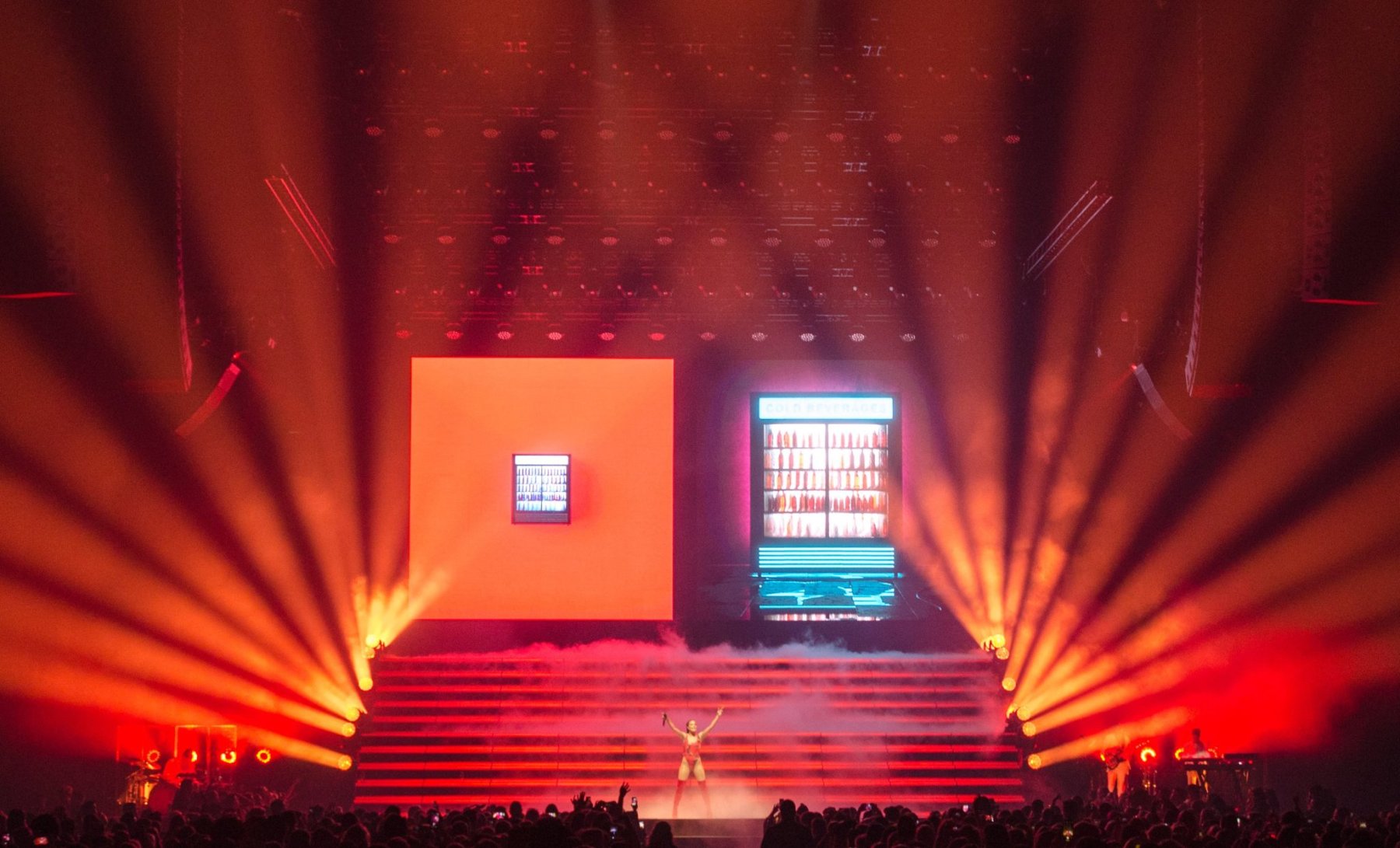Halsey tour photo