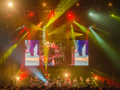 Alan Jackson tour photo