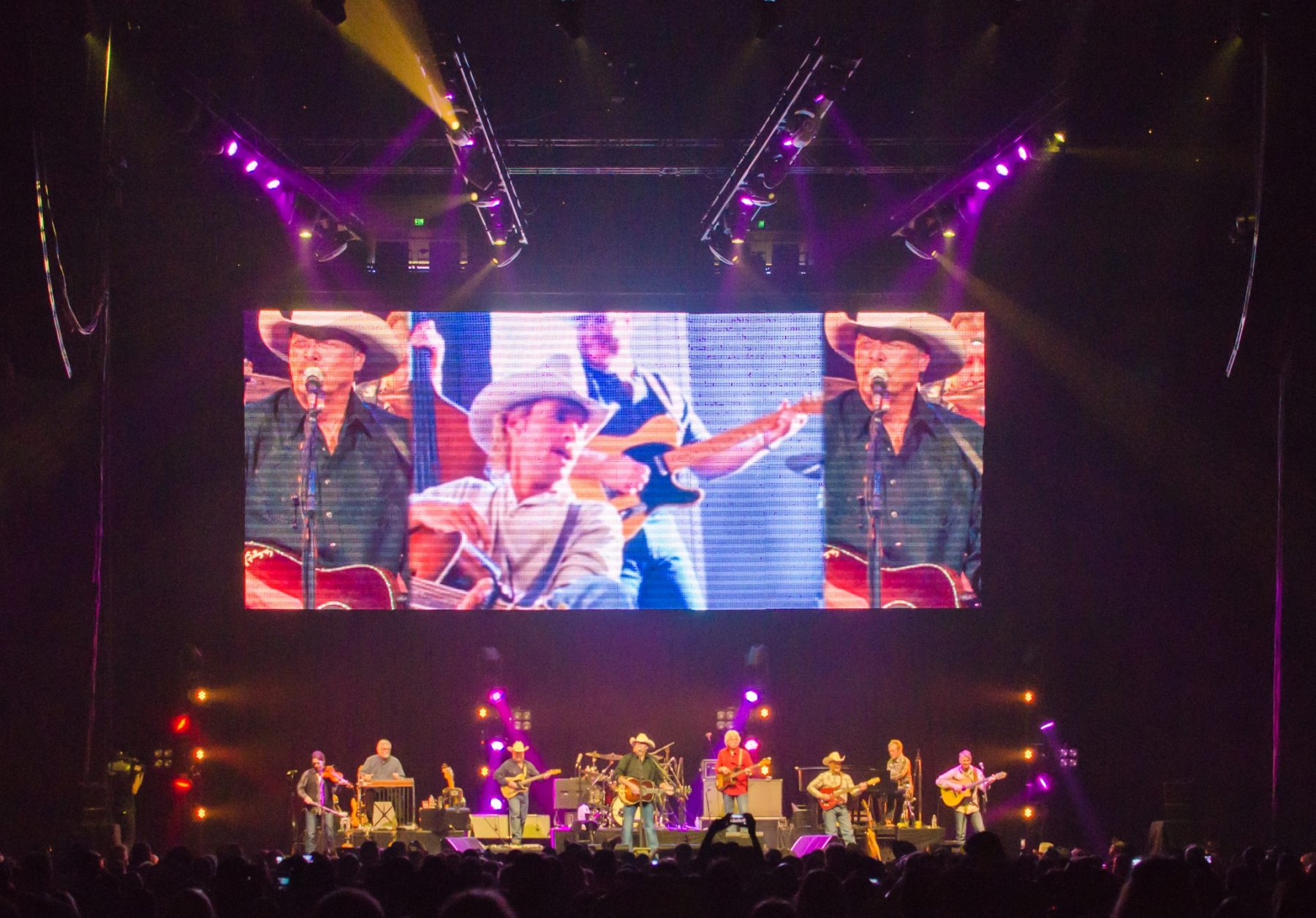 Alan Jackson tour photo