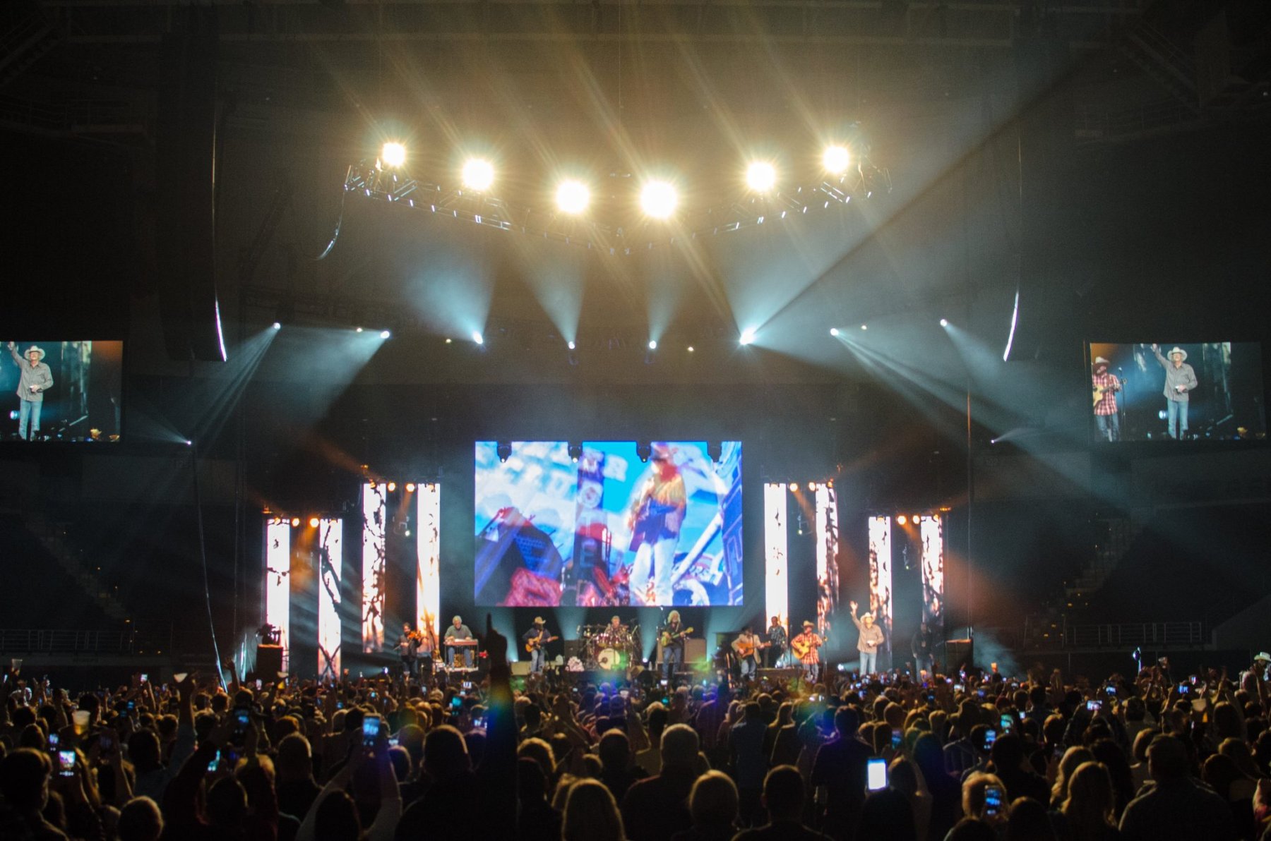 Alan Jackson tour photo