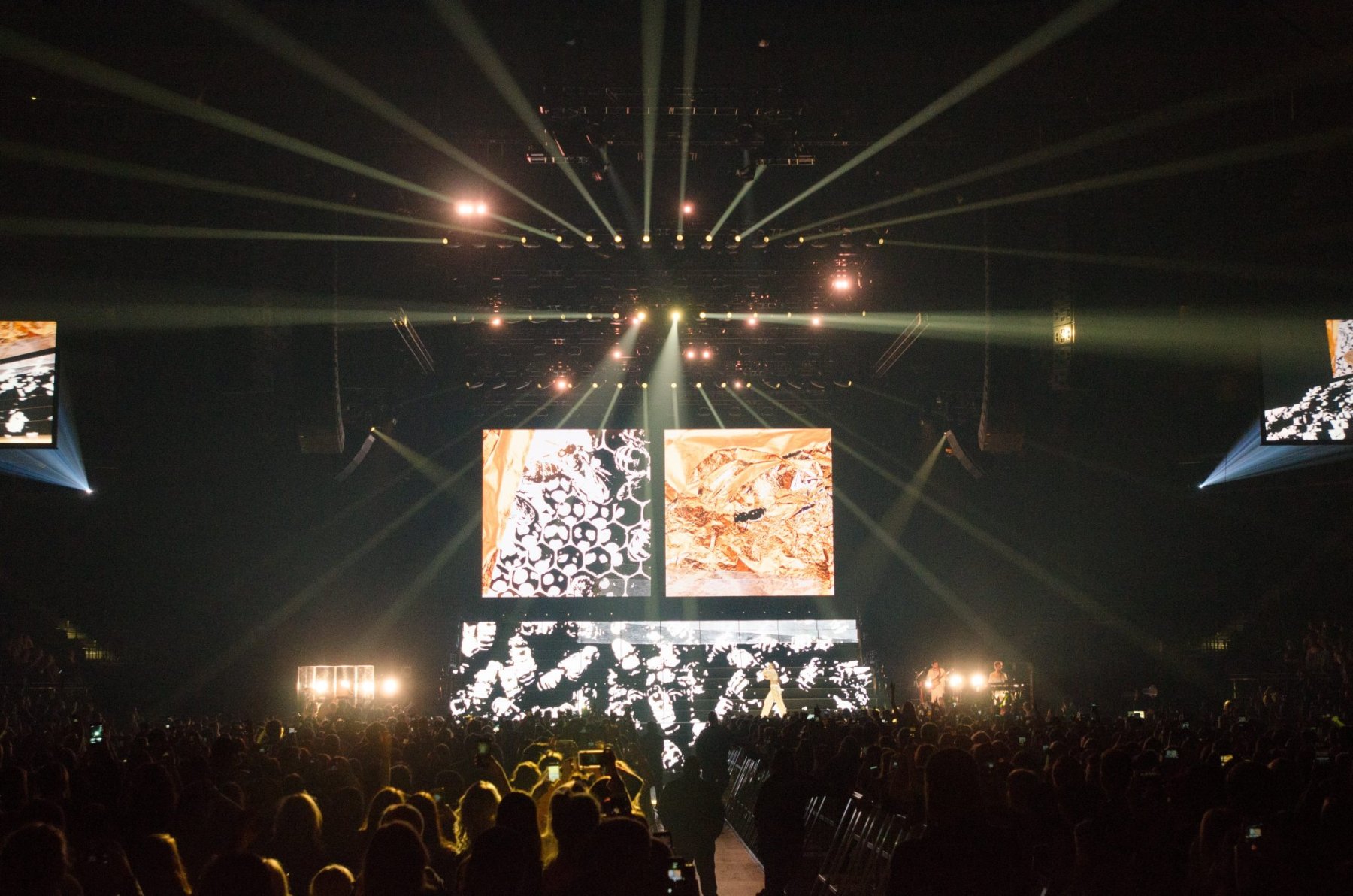 Halsey tour photo