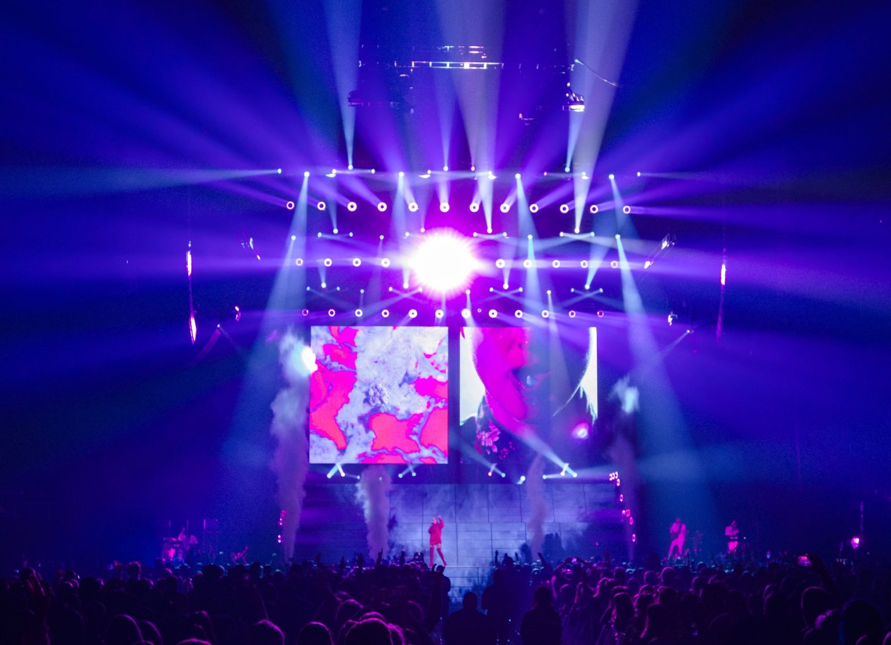 Halsey tour photo