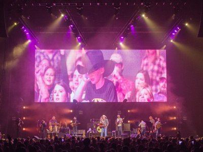 Alan Jackson tour photo