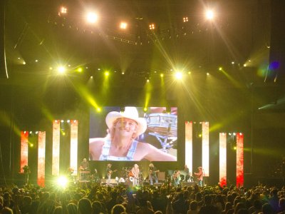 Alan Jackson tour photo
