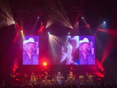 Alan Jackson tour photo