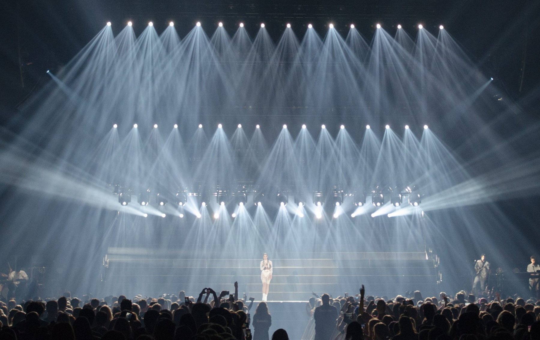 Halsey tour photo