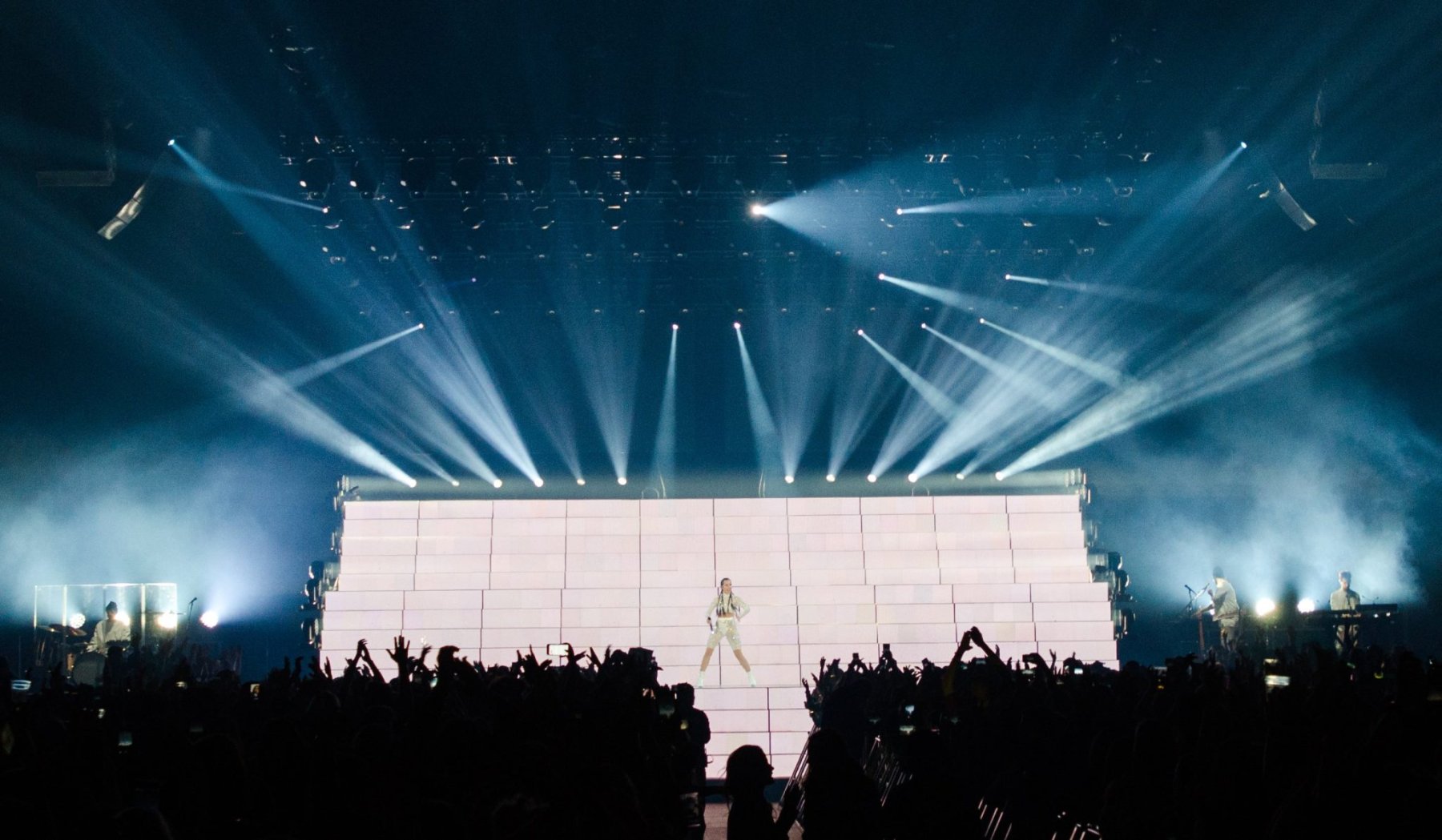 Halsey tour photo