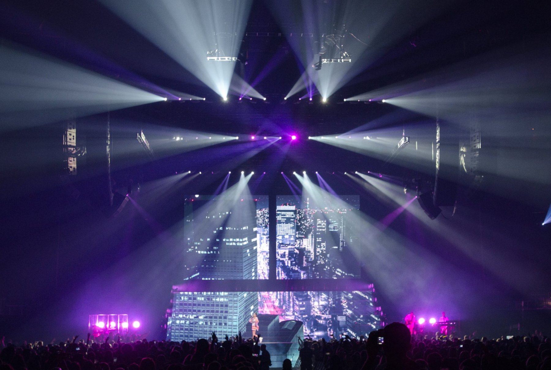 Halsey tour photo
