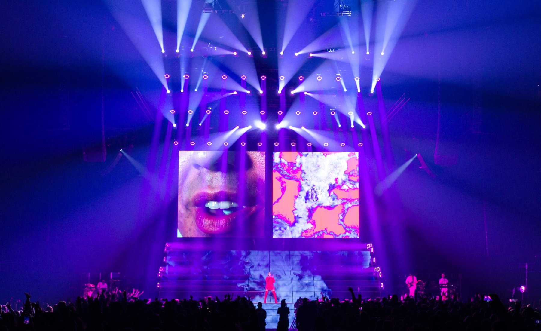 Halsey tour photo