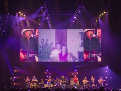 Alan Jackson tour photo