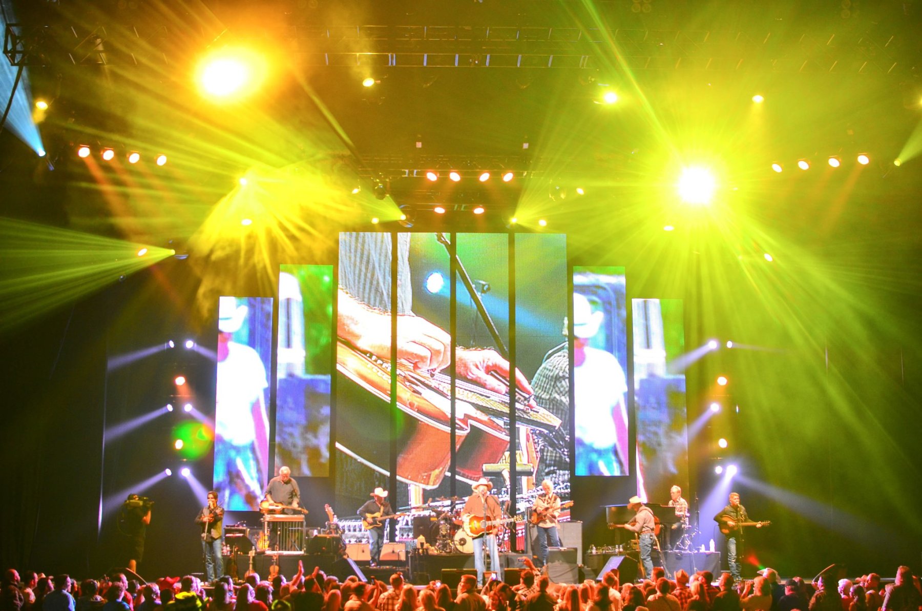 Alan Jackson tour photo