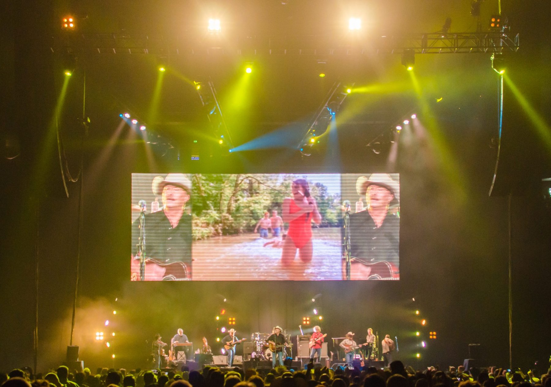 Alan Jackson tour photo