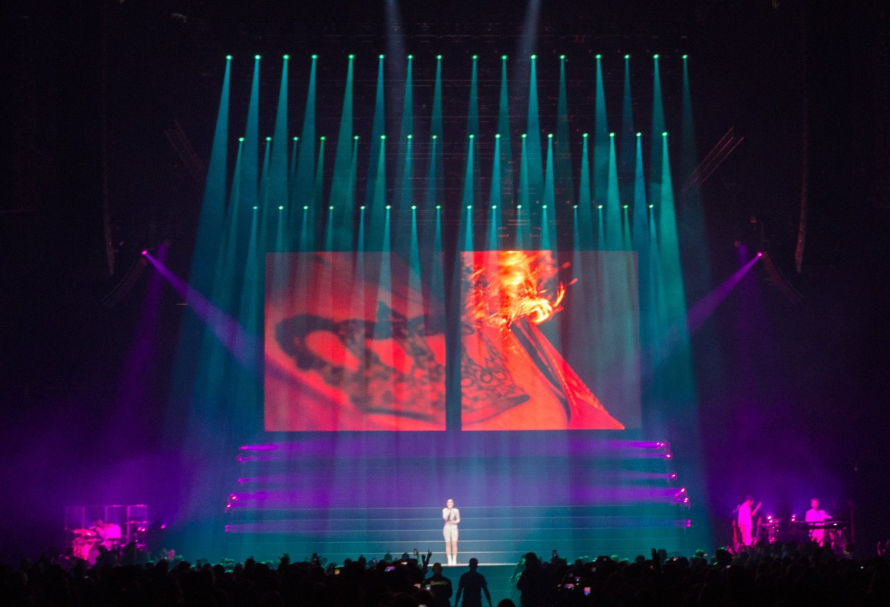Halsey tour photo