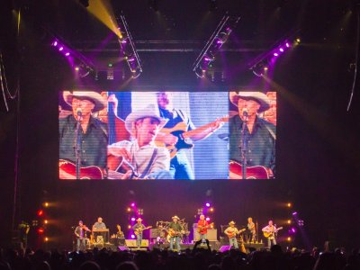 Alan Jackson tour photo