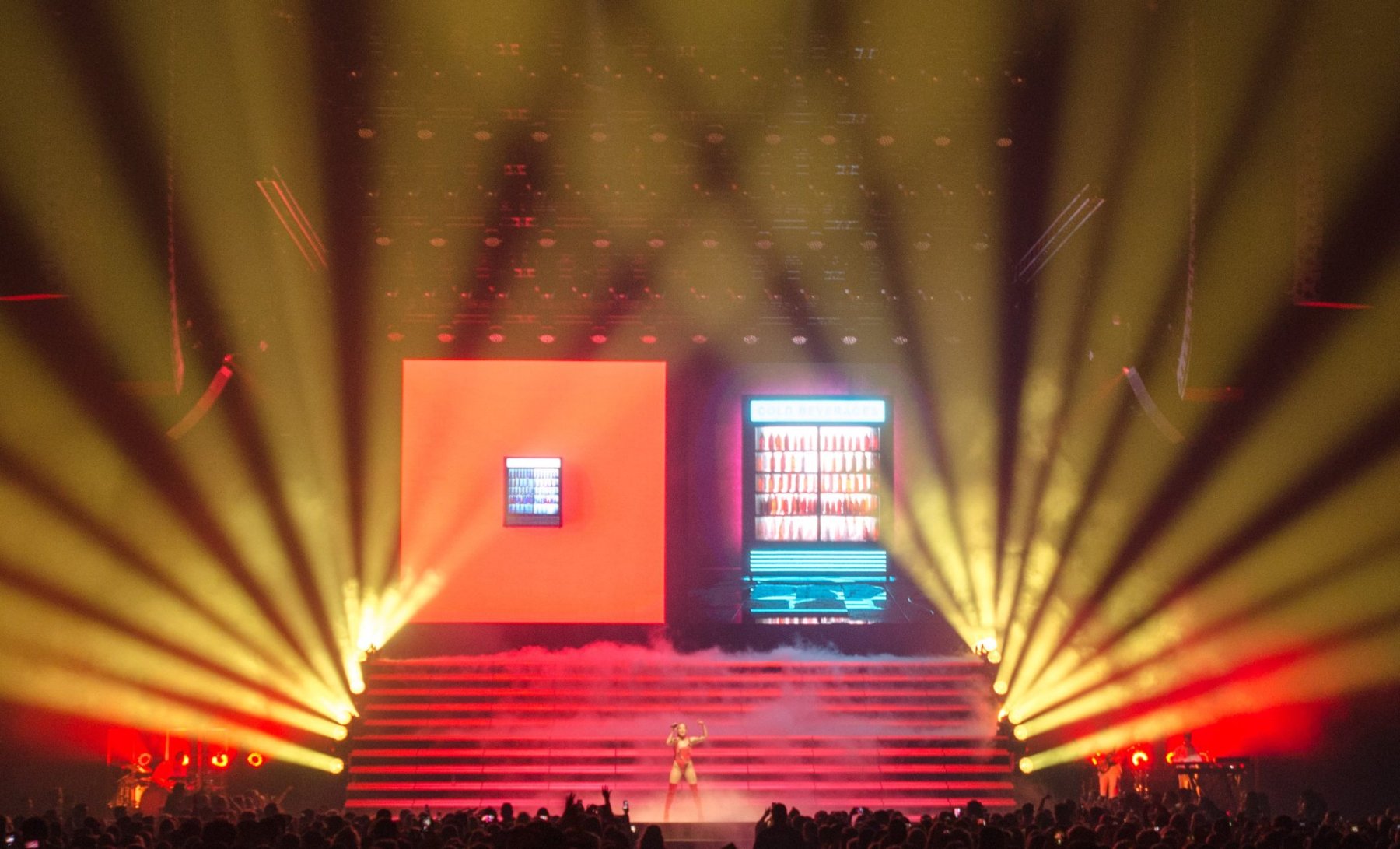 Halsey tour photo