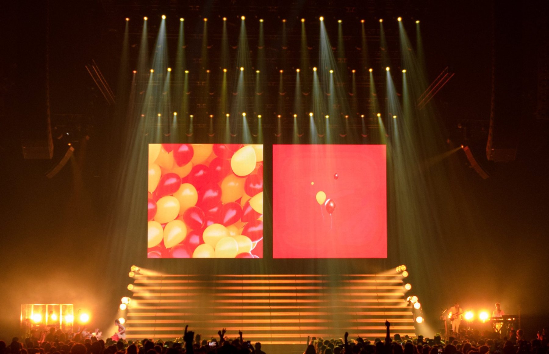 Halsey tour photo
