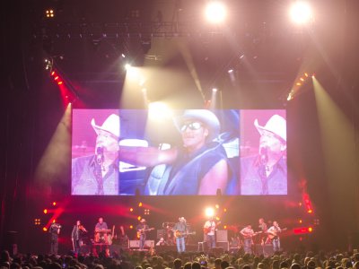 Alan Jackson tour photo