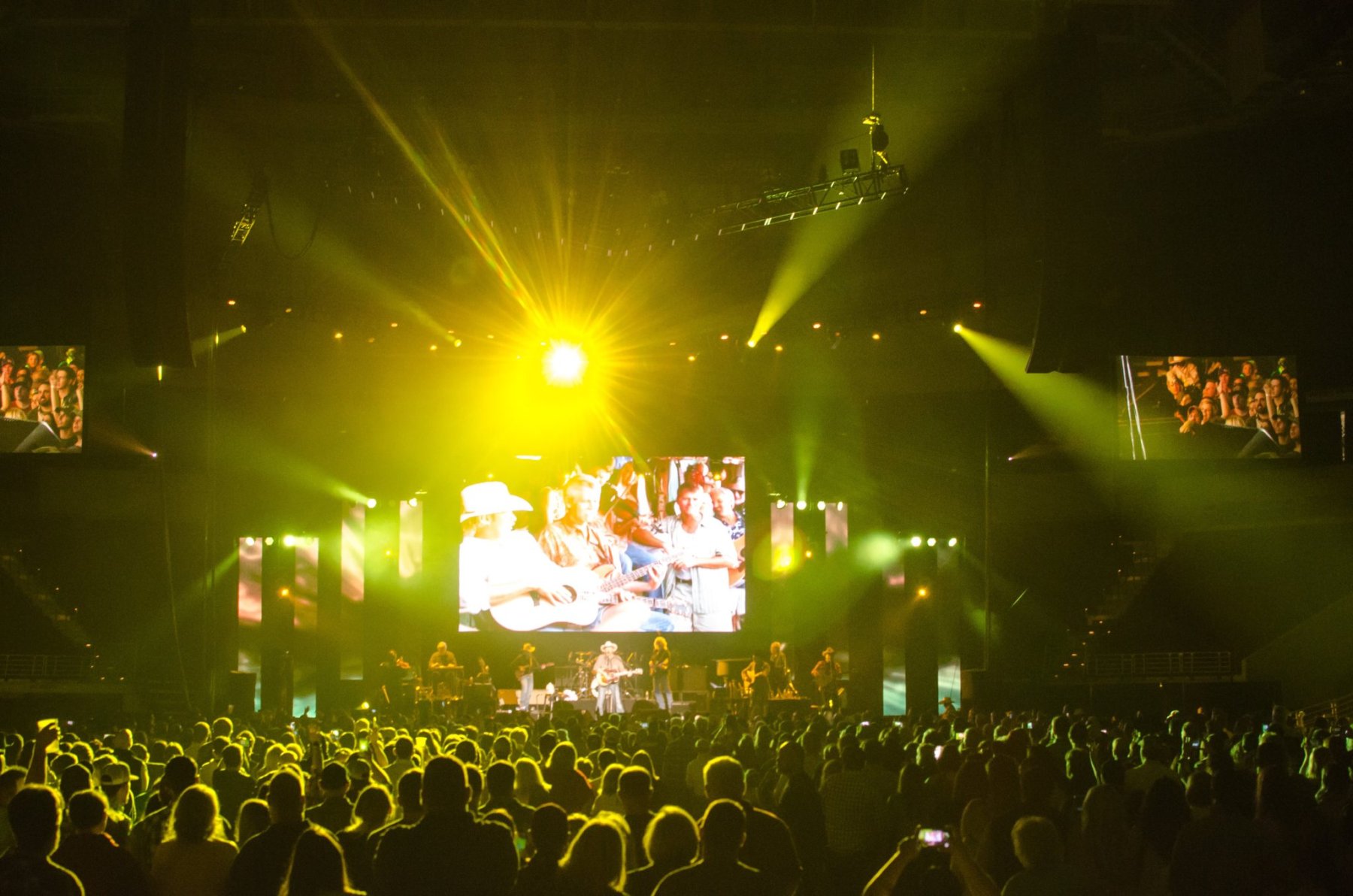 Alan Jackson tour photo