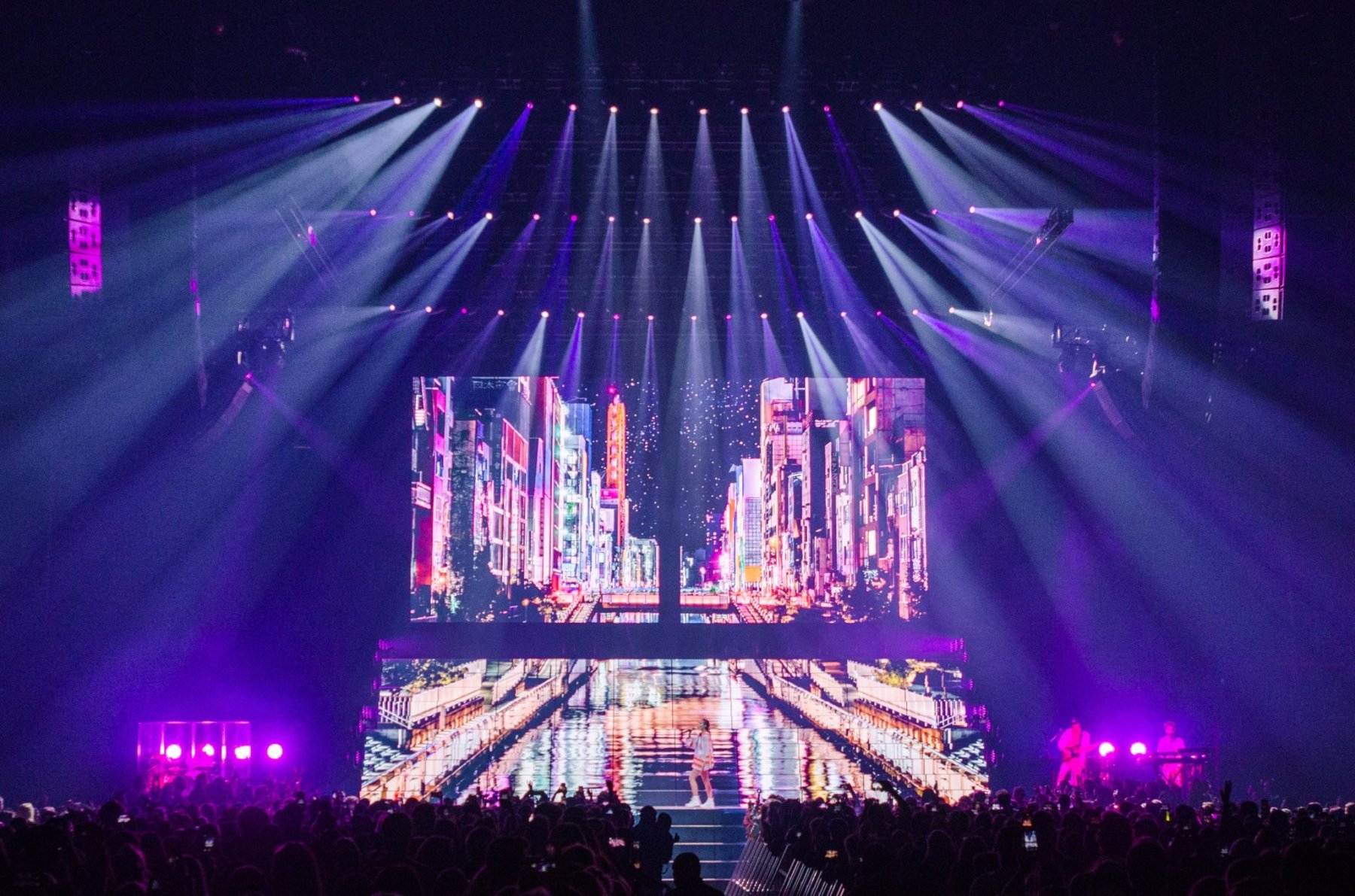 Halsey tour photo