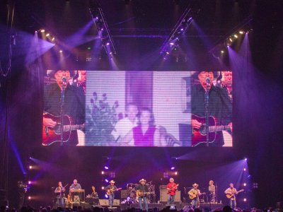 Alan Jackson tour photo
