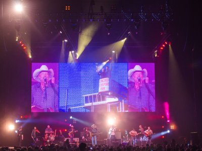 Alan Jackson tour photo