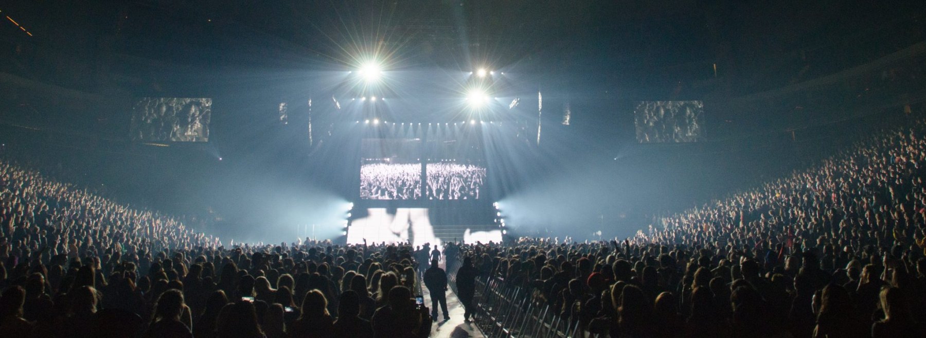 Halsey tour photo