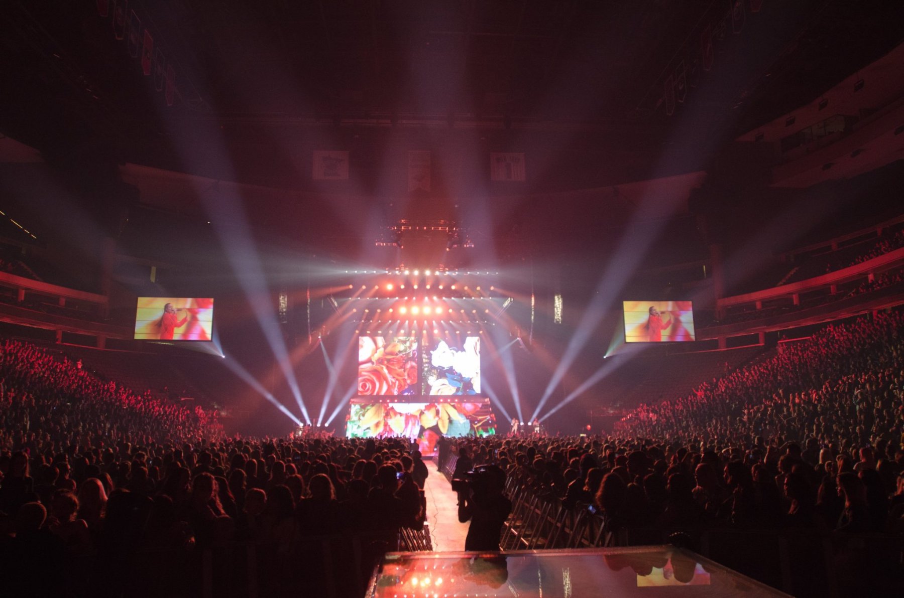 Halsey tour photo